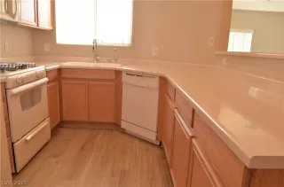 Photo #6: 2344149 Listing