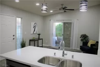 Photo #4: 2344164 Listing