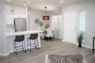 Photo #5: 2344164 Listing