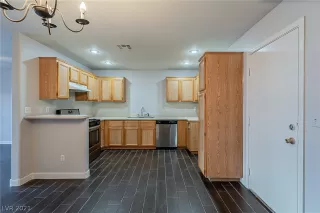 Photo #3: 2344214 Listing