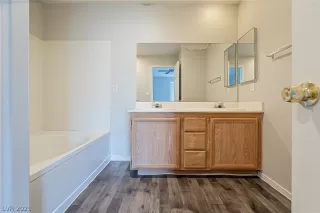 Photo #5: 2344214 Listing