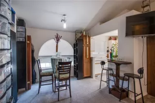 Photo #5: 2344277 Listing