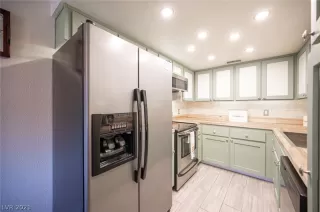 Photo #5: 2344306 Listing