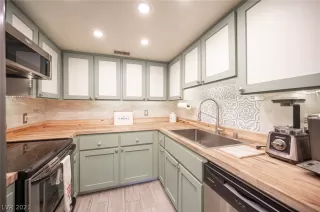 Photo #6: 2344306 Listing