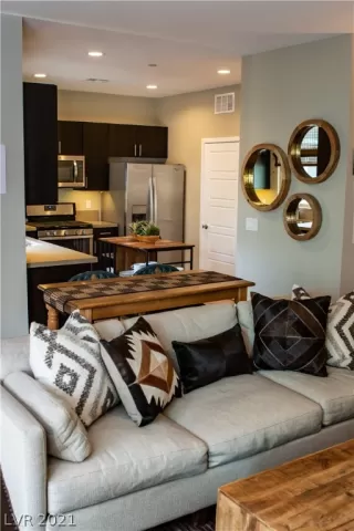 Photo #1: 2344310 Listing 