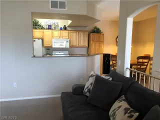 Photo #5: 2344342 Listing