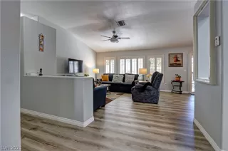 Photo #3: 2344345 Listing