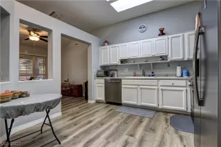 Photo #4: 2344345 Listing