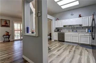 Photo #6: 2344345 Listing