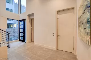 Photo #3: 2344346 Listing