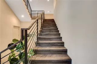 Photo #5: 2344346 Listing