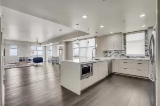 Photo #3: 2344388 Listing