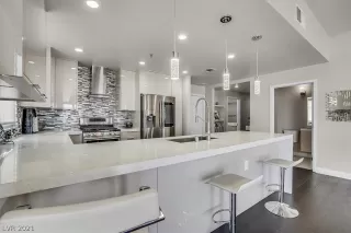 Photo #4: 2344388 Listing