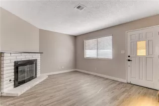 Photo #4: 2344406 Listing