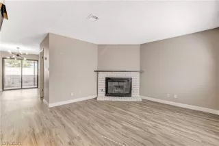 Photo #5: 2344406 Listing