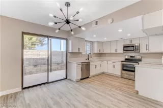 Photo #6: 2344406 Listing