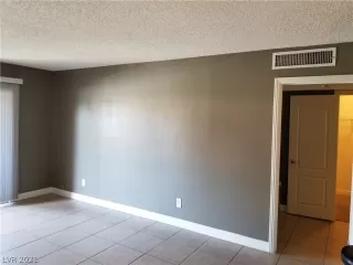 Photo #3: 2344496 Listing