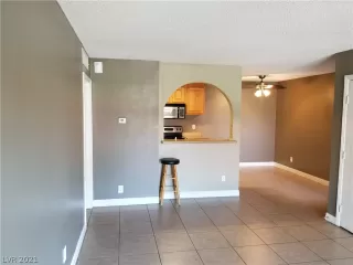 Photo #4: 2344496 Listing