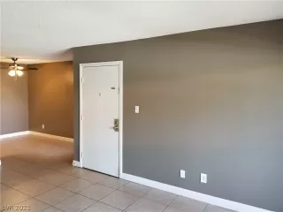 Photo #5: 2344496 Listing