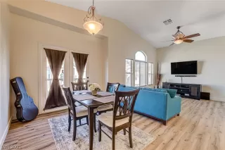 Photo #4: 2344531 Listing