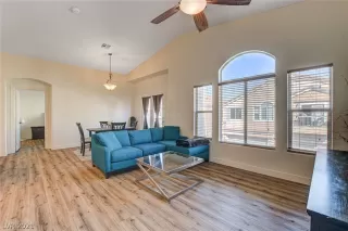 Photo #5: 2344531 Listing