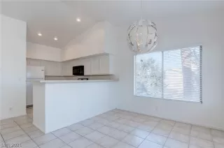 Photo #3: 2344577 Listing