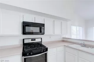 Photo #4: 2344577 Listing