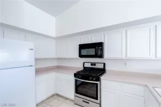 Photo #5: 2344577 Listing