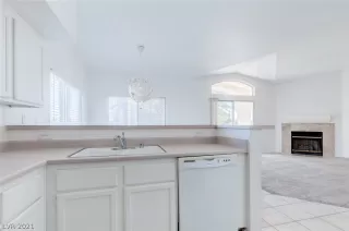 Photo #6: 2344577 Listing