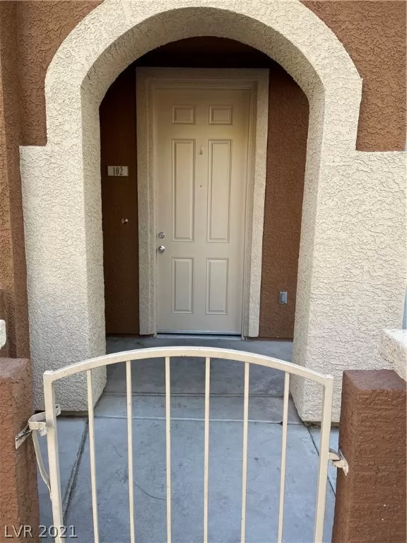 MLS: 2344586 Condo For Sale