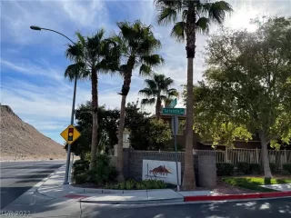 Photo #4: 2344586 Listing