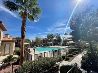 Photo #5: 2344586 Listing