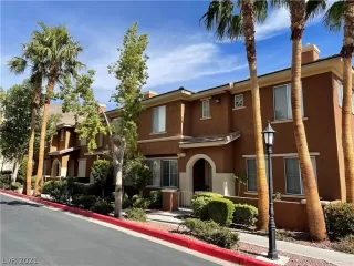 Photo #6: 2344586 Listing