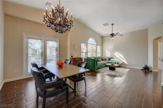 Photo #4: 2344614 Listing