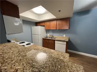 Photo #5: 2344666 Listing