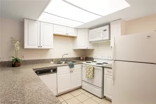 Photo #3: 2344716 Listing