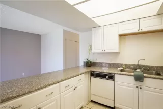 Photo #5: 2344716 Listing