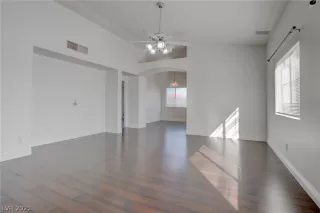 Photo #4: 2344730 Listing