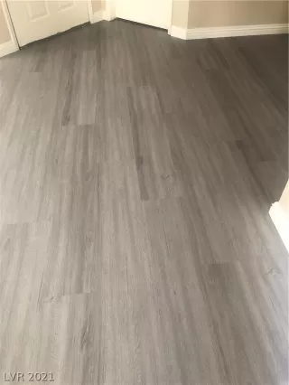 Photo #5: 2344759 Listing 