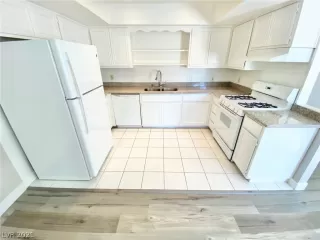 Photo #4: 2344880 Listing 