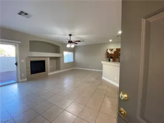 Photo #5: 2344883 Listing