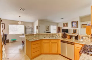 Photo #1: 2345019 Listing 