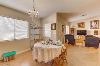 Photo #5: 2345019 Listing 