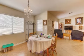 Photo #6: 2345019 Listing 