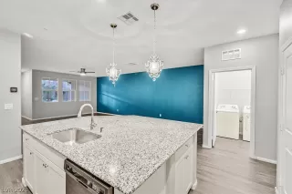 Photo #4: 2345026 Listing