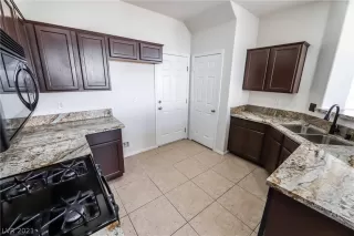 Photo #3: 2345041 Listing