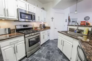 Photo #5: 2345170 Listing