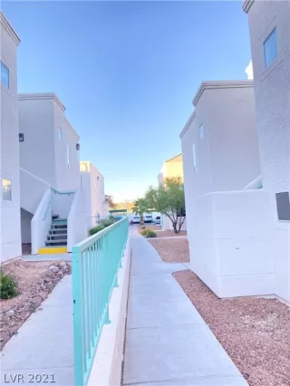 Photo #5: 2345339 Listing