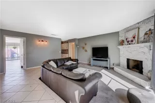 Photo #4: 2345352 Listing