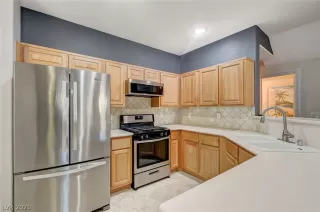 Photo #3: 2345391 Listing